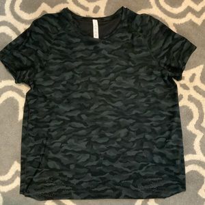 Lululemon top Black Camo